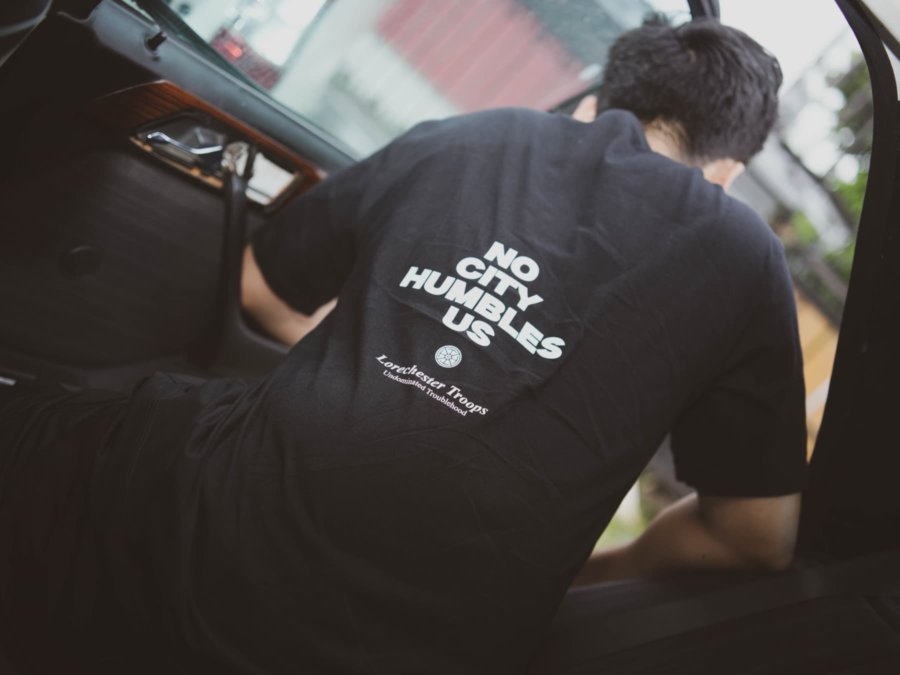 Back print, black tee